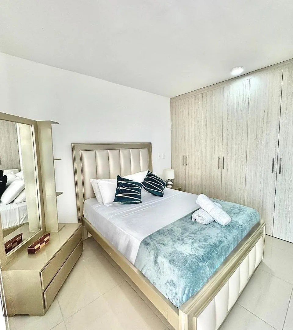 Excepcional Apartamento En Zona De Negocios Cartagena 0*,  Colombia